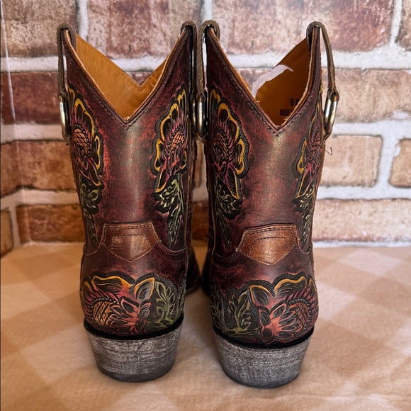 Old Gringo Multicolor Floral Hand tooled Jazmin
size 9 - Picture 3 of 10